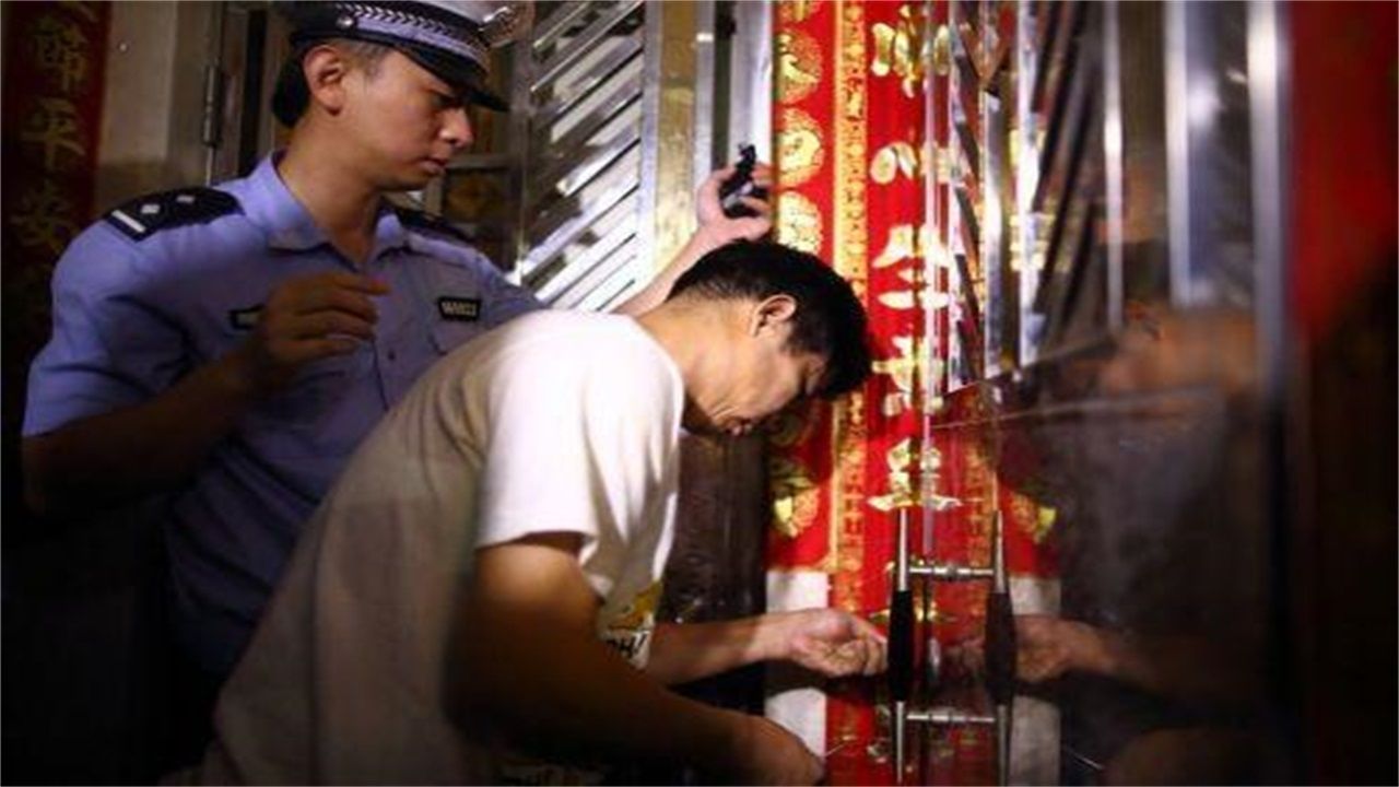 大观乡请开锁师傅开了锁后，师傅为什么一般都不进门，就算主人请也不进去？